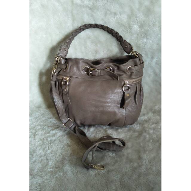 Tas kulit Bozagi korea..kulit asli garansi tidak ngelentek..size 35.30..kondisi bagus