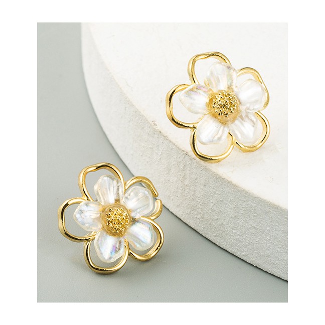 LRC Anting Tusuk Fashion White Hollow Shell Flower Alloy Earrings K69874