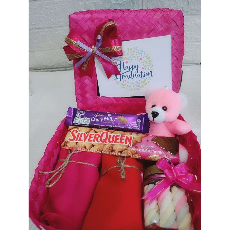 

KADO- PARCEL LEBARAN KADO WISUDA ULANG TAHUN UNIK COKLAT HIJAB BONEKA