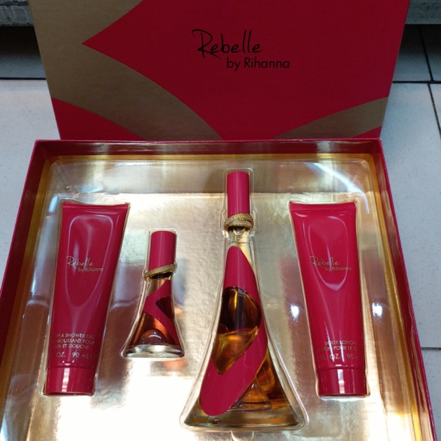 Parfum Original Rihanna Ribelle Gift Set Box Segel