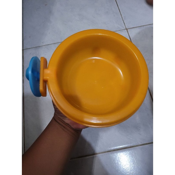 wadah/tempat makan pakan anjing kucing nempel di kandang