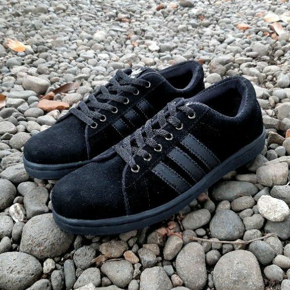 Sepatu Adidas Hitam