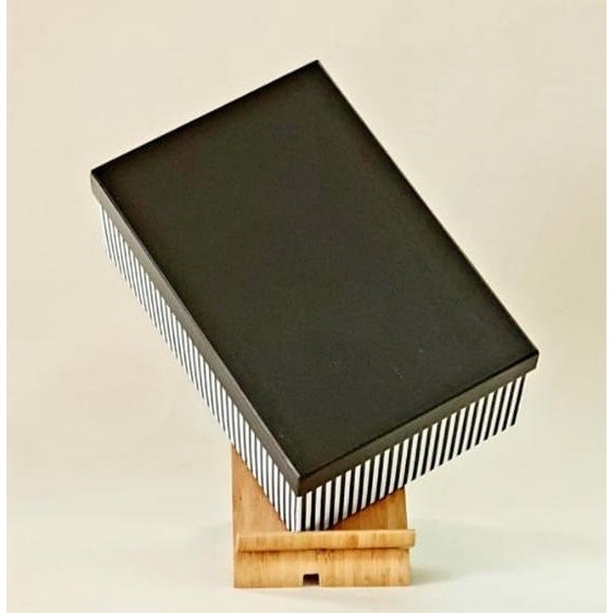 

Sale!!! Kotak Kado / Kotak Hadiah / Gift Box Minimalis A Plus_Garis Hitam - Paling Dicari