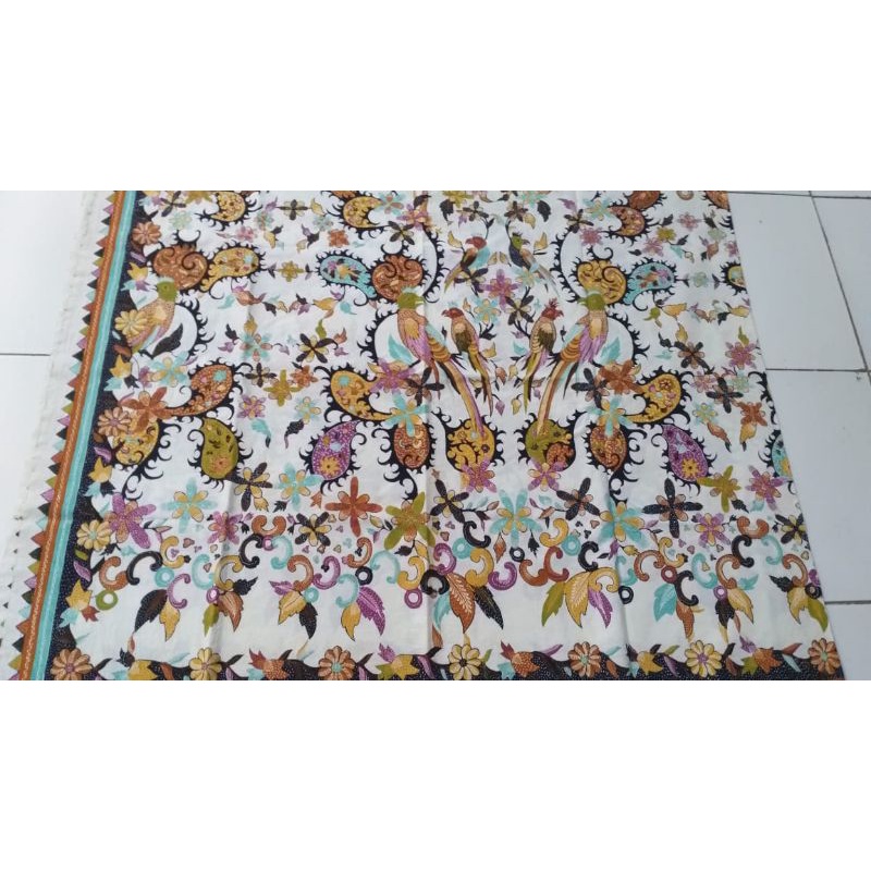 kain batik asli tulis full bahan katun khas trusmi cirebon motif hewan burung hong warna putih kunin