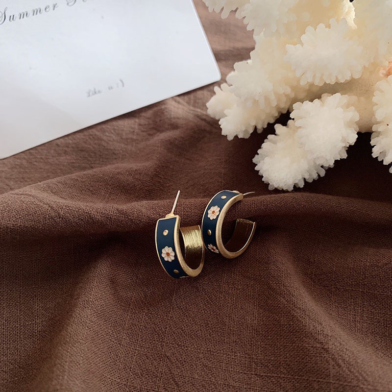 Anting S925 Silver Needle Bentuk C Desain Bunga Daisy Gaya Retro Korea
