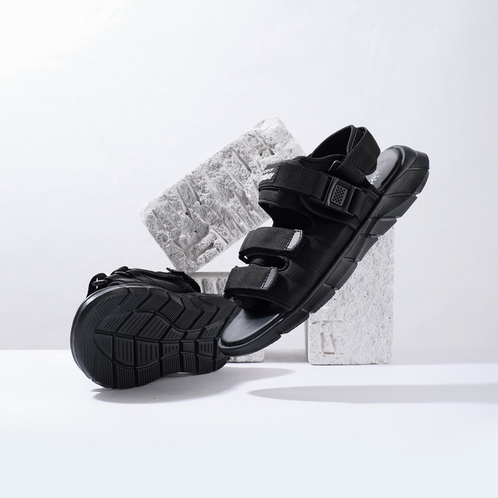 BIMA BLACK ORIGINAL x MONDAY Sandal Casual Full Hitam Pria Sendal Gunung Kasual Jalan Santai Harian Main Hangout Lebaran Fashion Distro Remaja Traveling Outdoor Premium Travelling Footwear Tali 3 Strap Big Size Jumbo Ukuran Besar 44 Keren Terbaru Kekinian