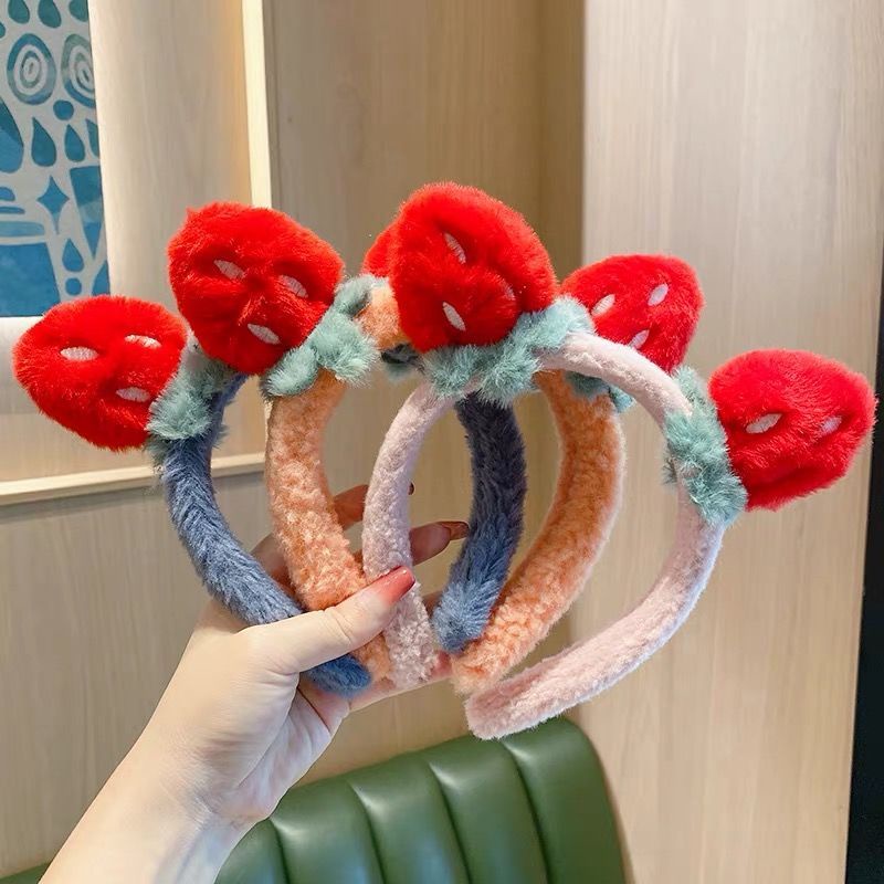 Korea Bando Bandana Ikat Rambut Gadis Manis Gaya Manis Stroberi Tiga Dimensi Rambut Bandana Wanita Stroberi Bear Mewah Lucu Headband Wanita Beruang Stroberi Mewah Ikat Kepala