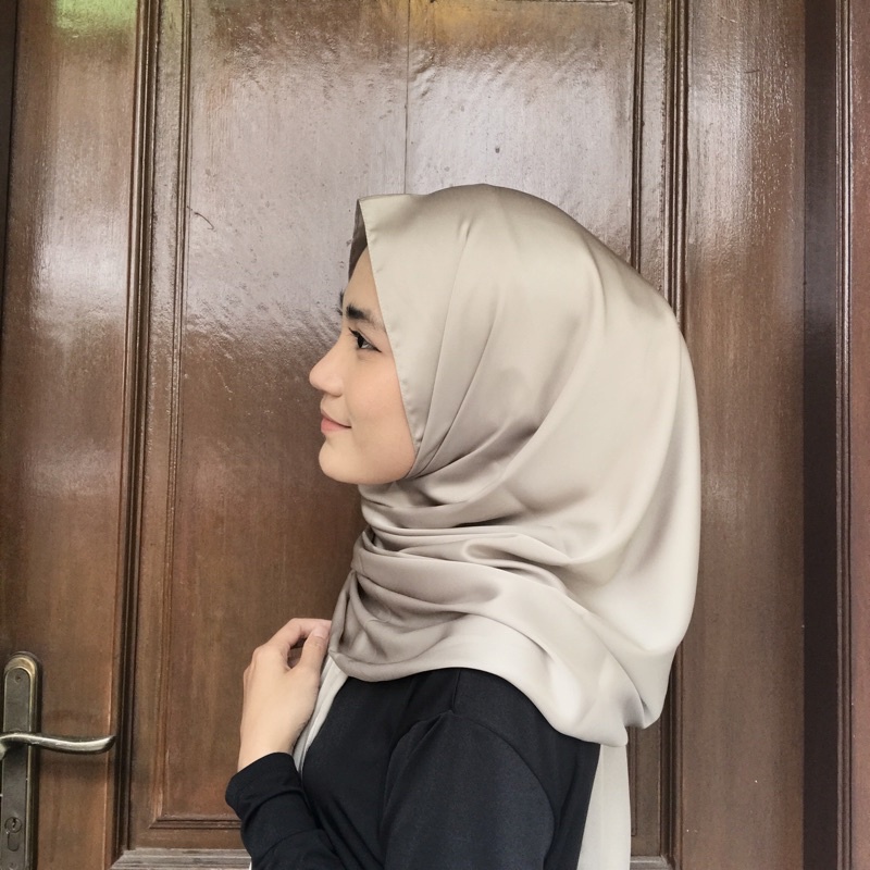 Pashmina Premium Satin Silk Malaysia Textured Crinkle (JAHIT TEPI KECIL SUPER RAPI)-Wheat(noncrinkle)