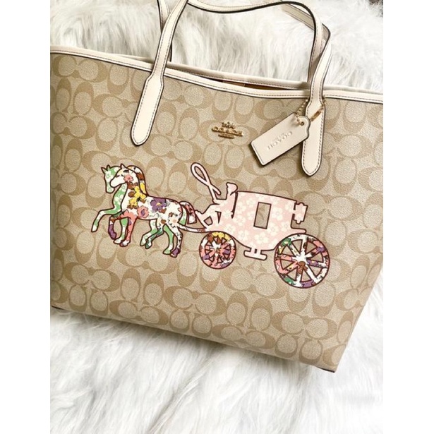 Coach Tote City In Signature With Horse And Carriage Patchwork Graphic (C607)