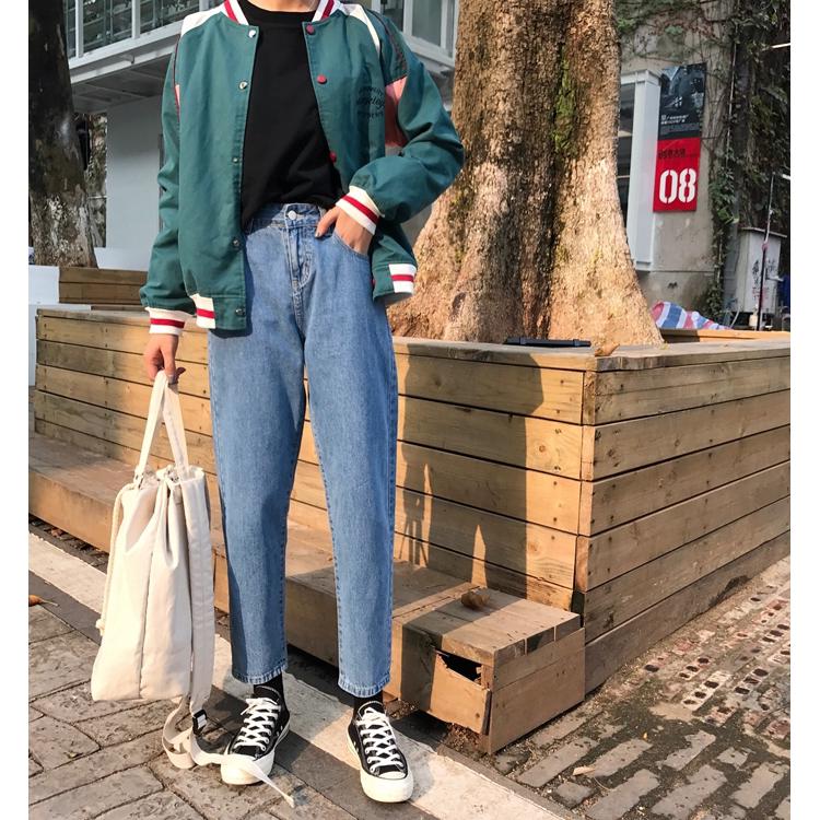 Celana Jeans Casual Wanita Model High Waist dengan Celana Jeans Casual Wanita Model High Waist dengan