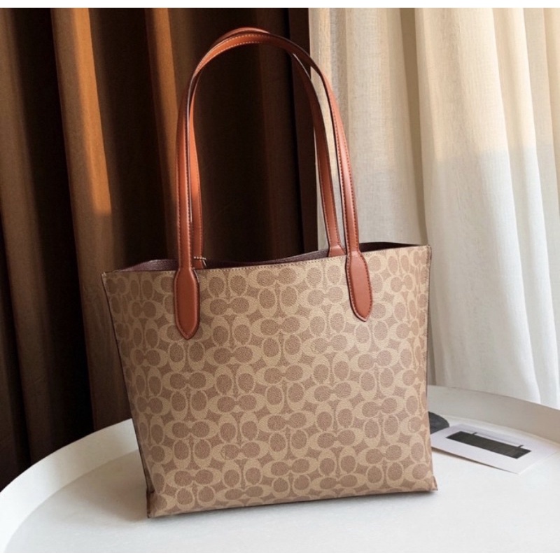 Coach Willow Tote In Signature Canvas (C0693)