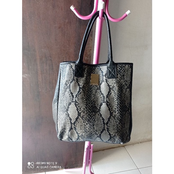 Tote besar Morgan Miller *nett*