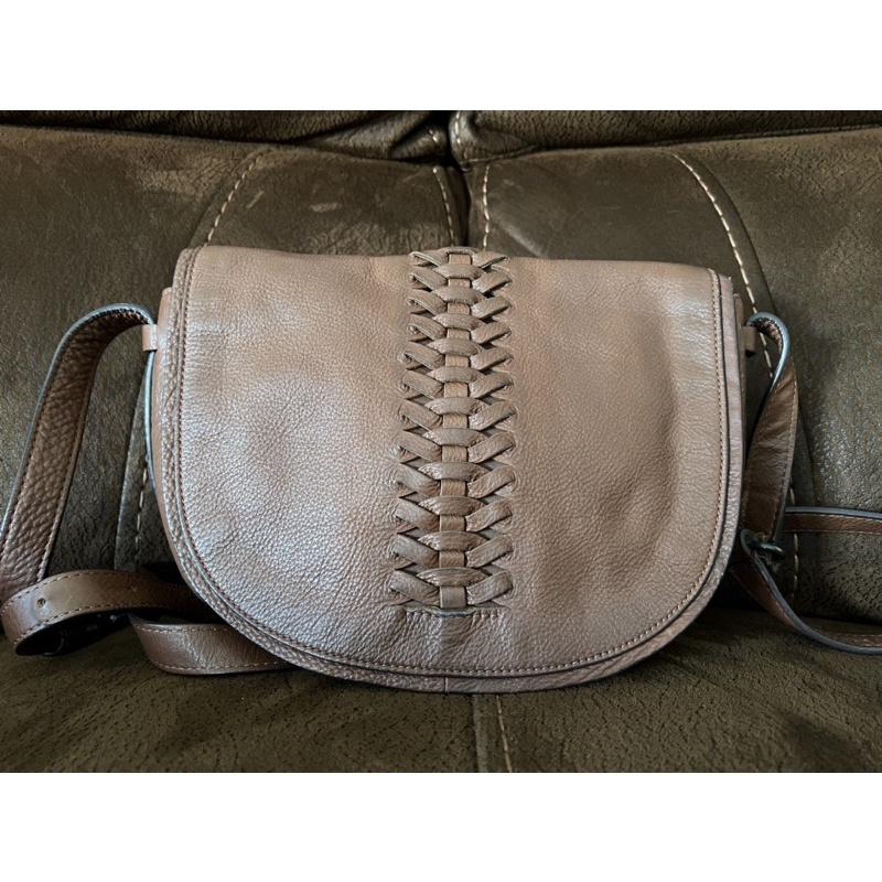 BANANA REPUBLIC LEATHER SLING BAG