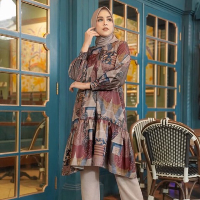 ANDALAS TUNIC IN CLOVE WEARING KLAMBY