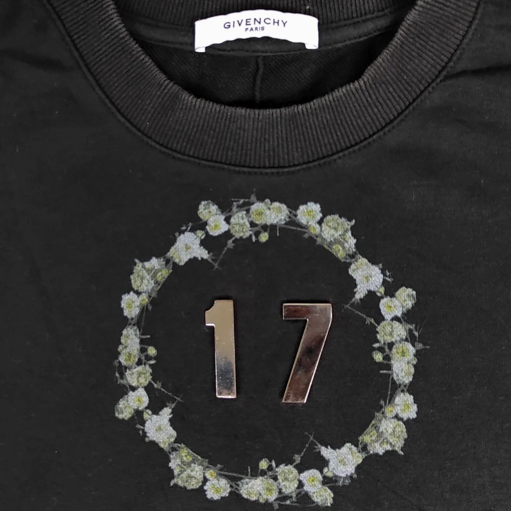 Jaket Vintage kaos sukajan hoodie celana crewneck varsity second Givenchy Plate Metal