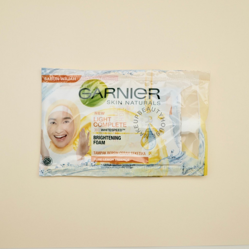 Garnier Sabun wajah light complete &amp; Sakura White 7mL