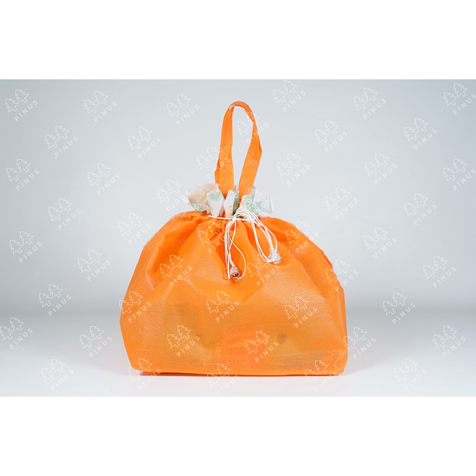 

GOODIE BAG SPUNBOND SERUT UKURAN 18 isi 12