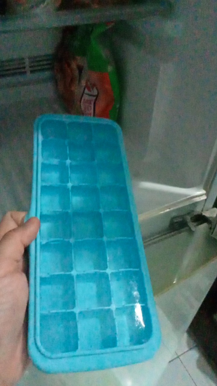 Cetakan Es Batu Silikon 36 Cube Dengan Tutup Elastis