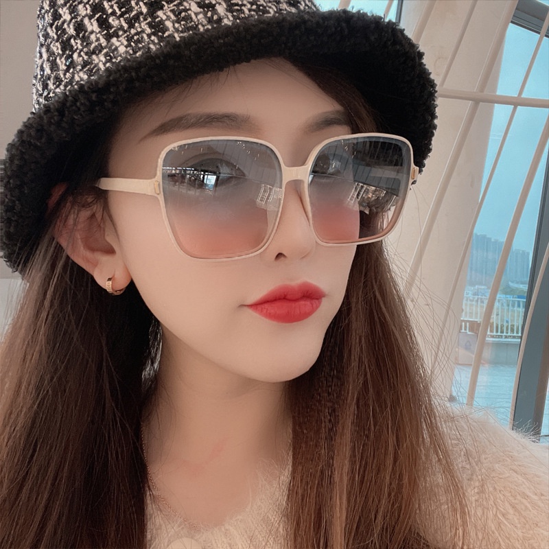 Kacamata Hitam Pelindung UV Bentuk Kotak Warna Gradasi Gaya Vintage Klasik Untuk WanitaKacamata Hitam Aviator Frame Besar Untuk Wanita