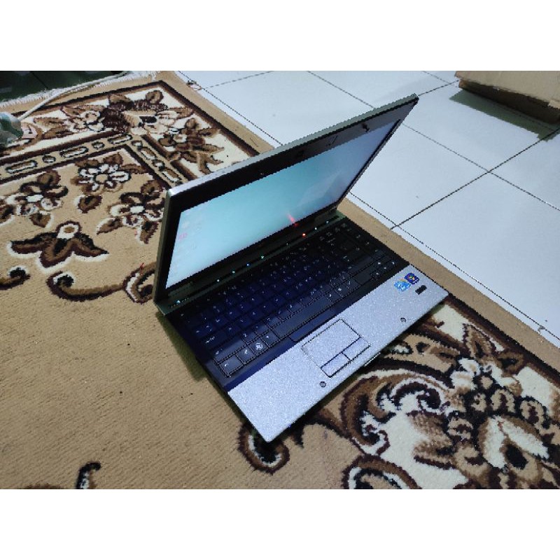 laptop Hp elitebook 8440p core i7 ram 4gb harddisk 320 dvd camer