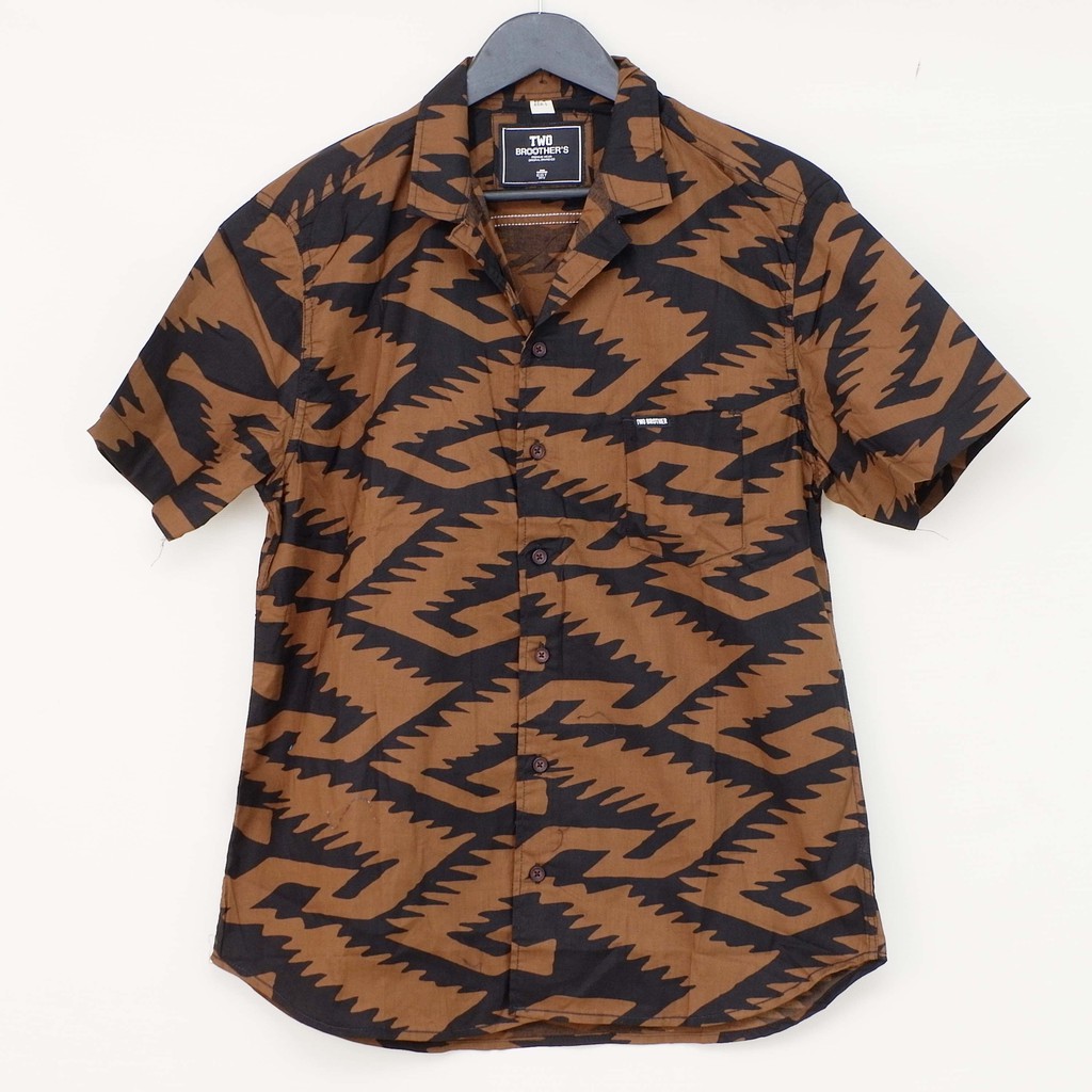 kemeja motif / kemaja pria gradasi / kemeja coklat motif hitam