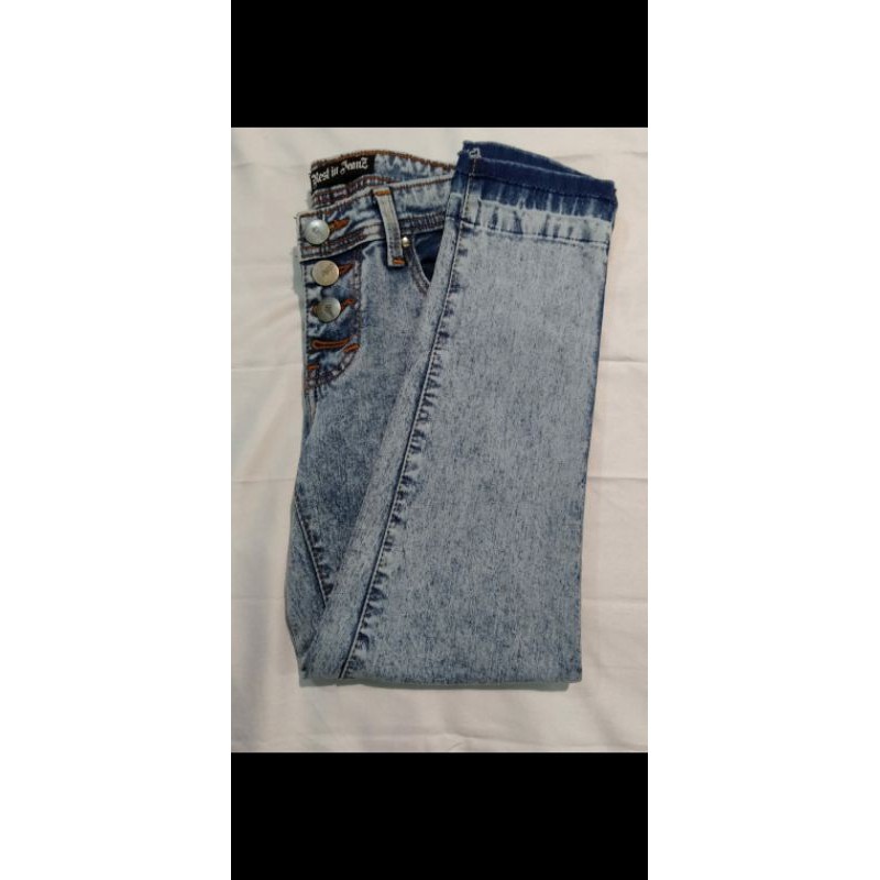 celana levis wanita