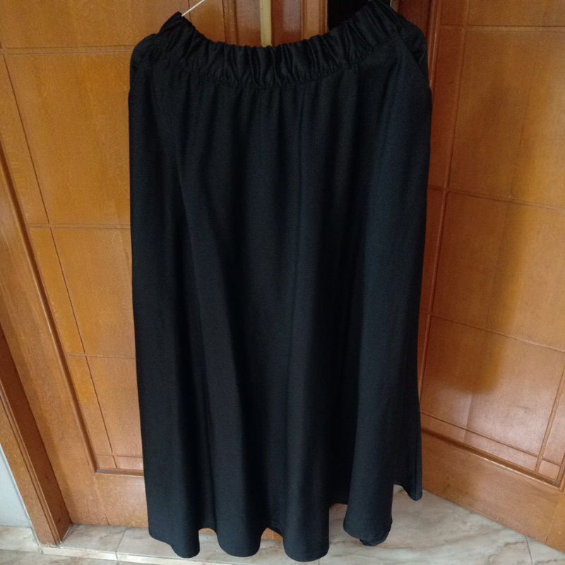 PRELOVED ROK SATIN VELVET FERITA HITAM