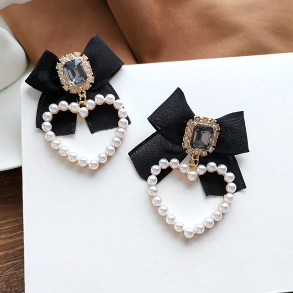 Hu Hu Hu Hu Hu Alat Bantu Pasang Kacamata♡ 1 Pasang Anting Bentuk Pita Aksen Mutiara Imitasi Warna Hitam Gaya Retro Untuk Wanita
