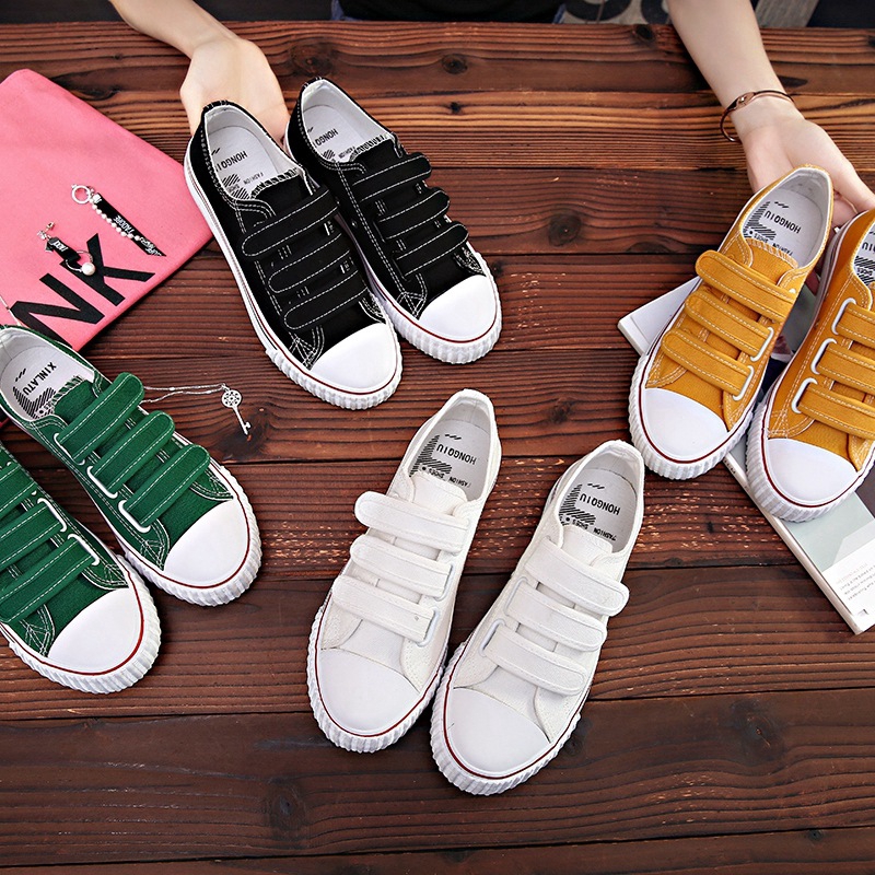 Sepatu Sneakers Wanita Bahan Kanvas Warna Hitam Putih 