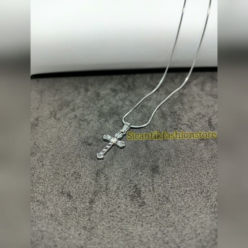 Kalung Titanium liontin Salib silver Titanium anti Karat tidak luntur Perhiasan wanita/pria bagus