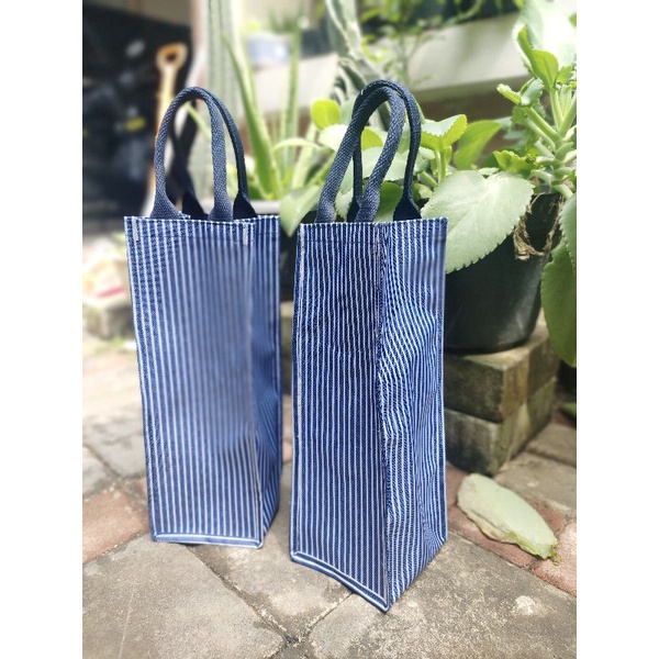 tas botol minum 2 liter bahan waterproof motif salur size 12*12*33 cm