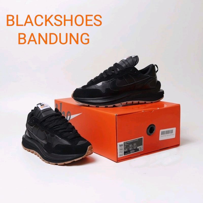 Sepatu Sacai X Nike Vaporwaffle Black Gum