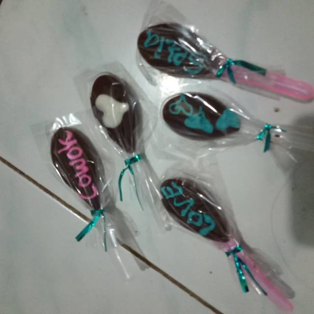 

Coklat kreasi sendok.