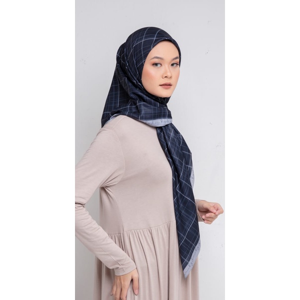 SEGIEMPAT DAUKY TERBARU HIJAB SEGI EMPAT MOTIF TERBARU JILBAB DAUKY PLAID SCARF