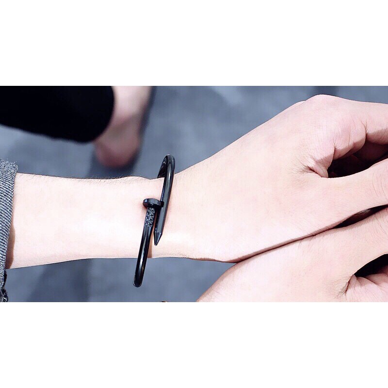 Gelang paku keramik hitam titanium untuk moms