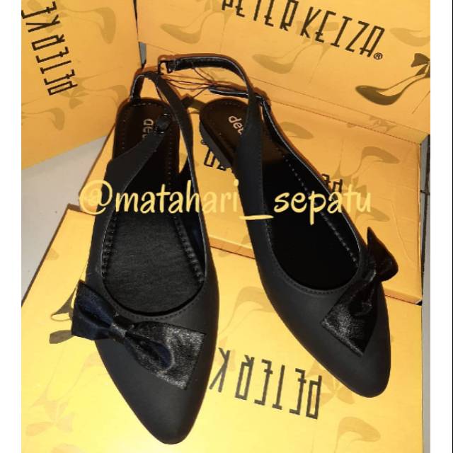 Sepatu sandal details