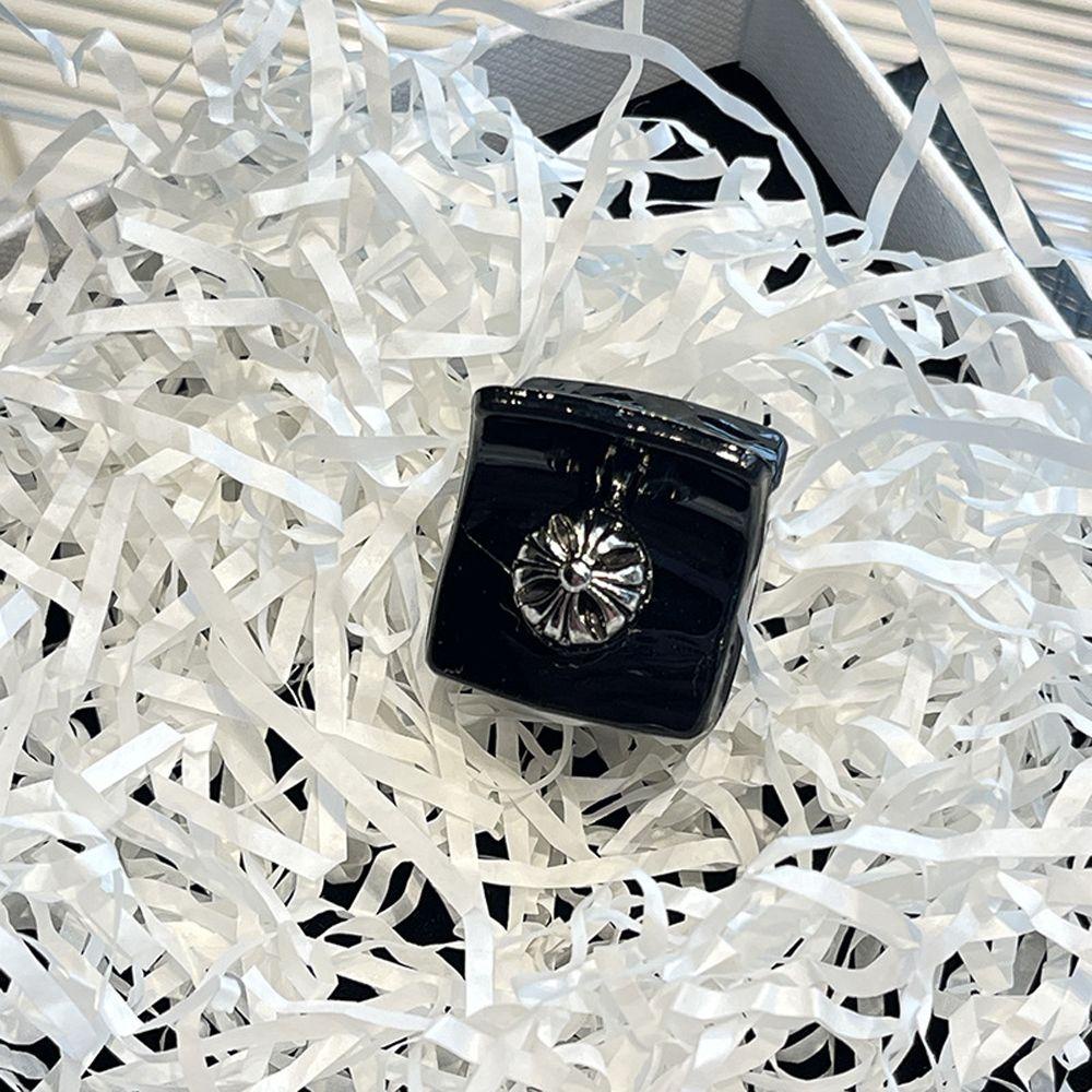 Agustina Wanita Cakar Rambut Hiasan Kepala Manis Untuk Gadis Huruf C Temperamen Zirkon Kristal Hiu Klip