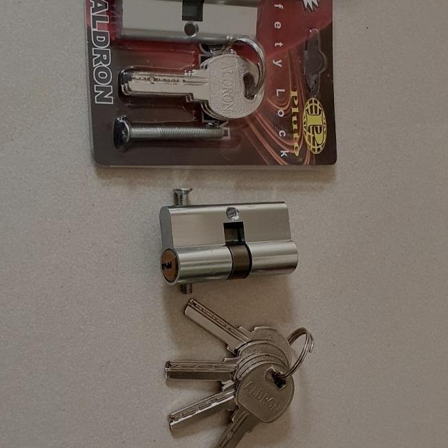 cylinder/silinder kunci pintu besar aldron 4pcs komputer keys
