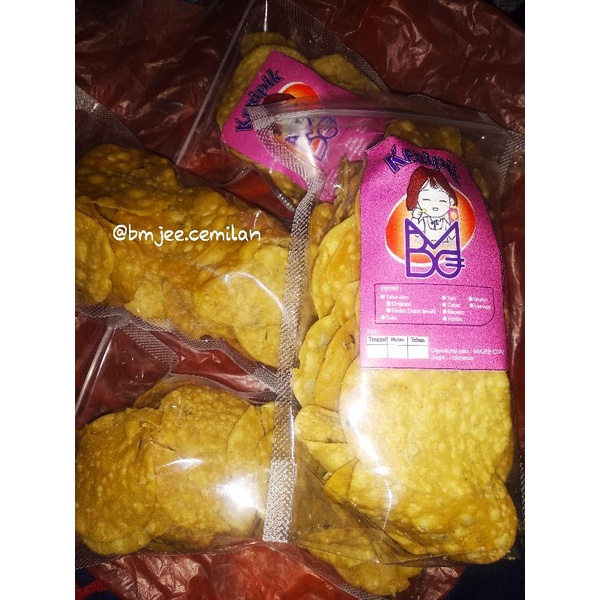 

Keripik Telur Asin Daun Jeruk Original