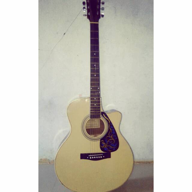 Gitar Ibanez akustik