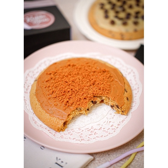 

Giant Lotus Spread Cookie Cake (Soft & Chewy)
