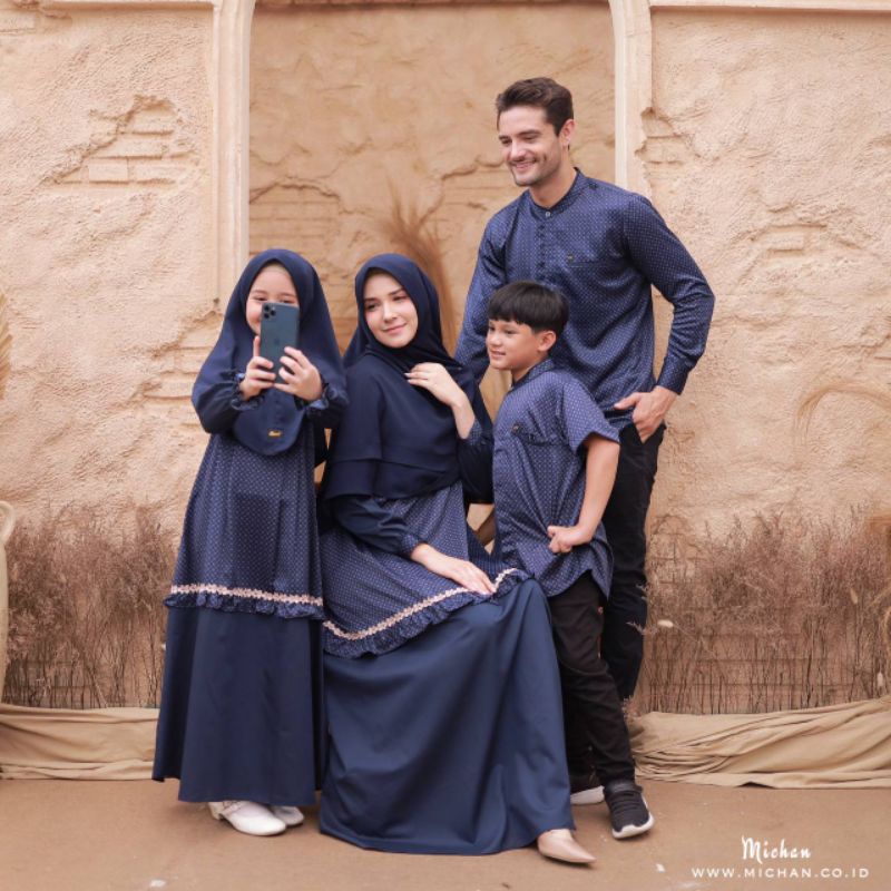 Happy Family Armany Michan Sarimbit Lebaran Hari Raya Idul Fitri 2022 Baju Keluarga Mix Polos Motif 