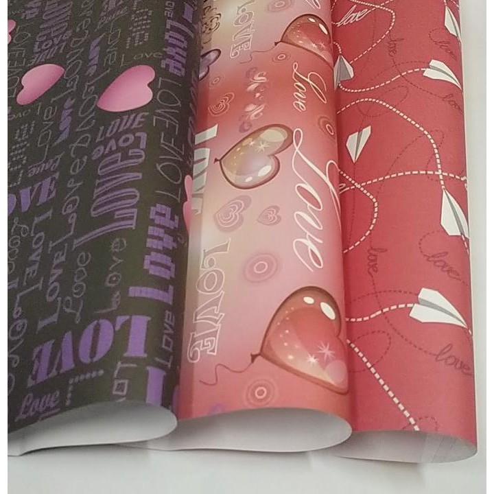 

Kertas kado motif Love ukuran 50x55cm , harga adalah untuk 10pc