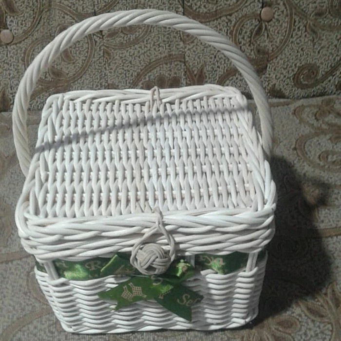 keranjang rotan tutup handle lubang vita parcel lebaran taun baru sovenir seserahan paket lebaran 21X21X13,5 CM