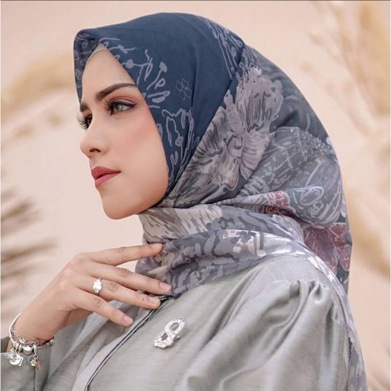 Buttonscarves The Farsha series in Navy