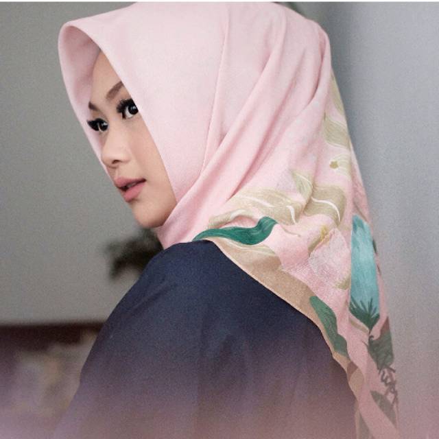 NADA PUSPITA SCARF