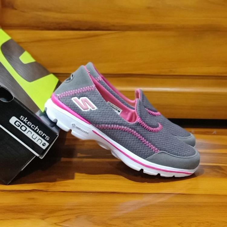 SALEE.. Sepatu skechers wanita#sepatu slip on wanita.sepatu tanpa tali wanita#sepatu wanita