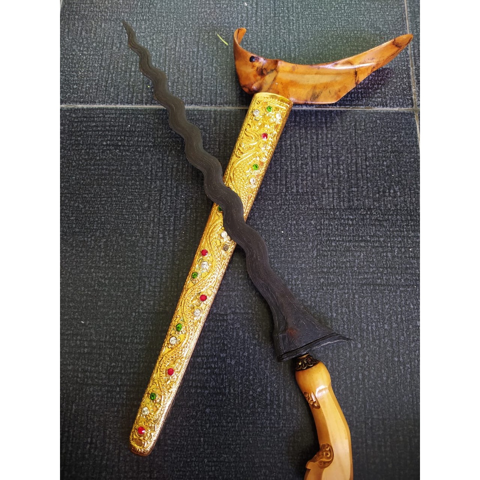 Keris sepokal luk 17 Pamor sanak Tangguh mataram