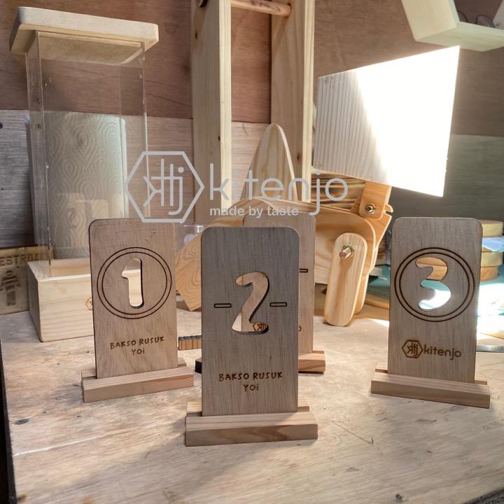 KITENJO - NOMOR MEJA KAYU STANDING MINIMALIS LASERCUT (BISA CUSTOM LOGO/BRAND)