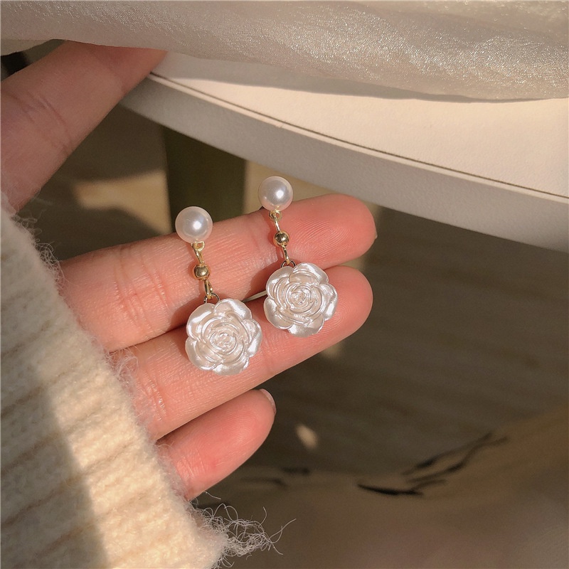 Anting Tusuk Motif Bunga Putih Untuk Wanita